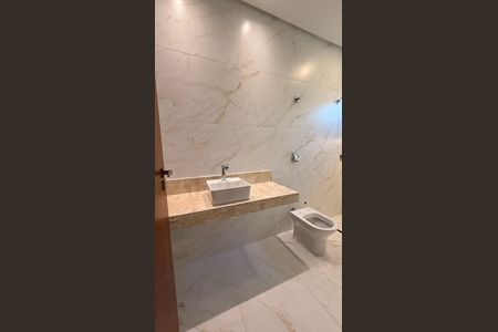 Casa à venda com 248m², 4 quartos e 4 vagas Casa à venda com 248m², 4 quartos e 4 vagasBanheiro da Suíte 4