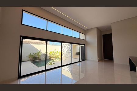 Casa à venda com 248m², 4 quartos e 4 vagas Casa à venda com 248m², 4 quartos e 4 vagasSala de Jantar