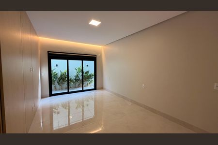 Casa à venda com 248m², 4 quartos e 4 vagas Casa à venda com 248m², 4 quartos e 4 vagasSuíte master