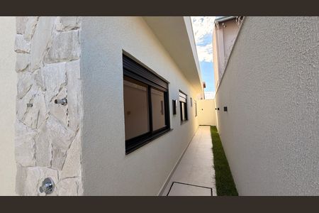 Casa à venda com 248m², 4 quartos e 4 vagas Casa à venda com 248m², 4 quartos e 4 vagasCorredor