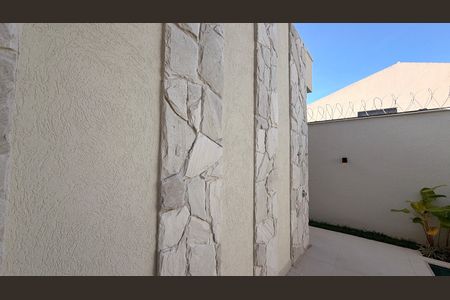 Casa à venda com 248m², 4 quartos e 4 vagas Casa à venda com 248m², 4 quartos e 4 vagasÁrea externa