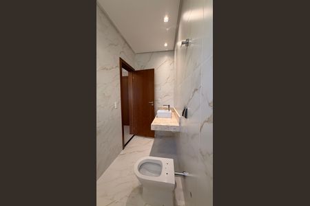 Casa à venda com 248m², 4 quartos e 4 vagas Casa à venda com 248m², 4 quartos e 4 vagasBanheiro da Suíte 4
