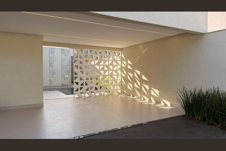 Casa à venda com 248m², 4 quartos e 4 vagas Casa à venda com 248m², 4 quartos e 4 vagasGaragem