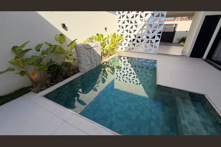 Casa à venda com 248m², 4 quartos e 4 vagas Casa à venda com 248m², 4 quartos e 4 vagasPiscina
