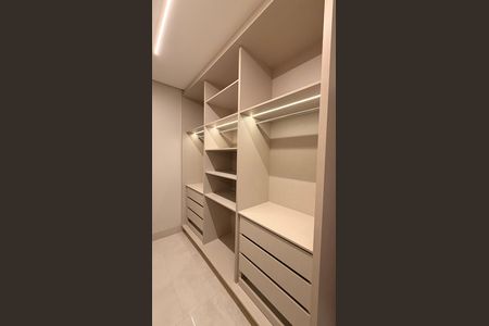 Casa à venda com 248m², 4 quartos e 4 vagas Casa à venda com 248m², 4 quartos e 4 vagasCloset da suíte 1