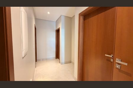 Casa à venda com 248m², 4 quartos e 4 vagas Casa à venda com 248m², 4 quartos e 4 vagasCorredor