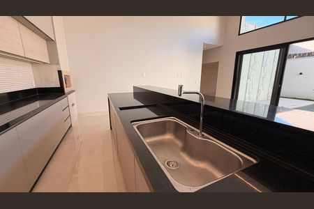 Casa à venda com 248m², 4 quartos e 4 vagas Casa à venda com 248m², 4 quartos e 4 vagasCozinha - Torneira