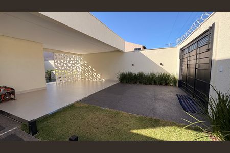 Casa à venda com 248m², 4 quartos e 4 vagas Casa à venda com 248m², 4 quartos e 4 vagasGaragem