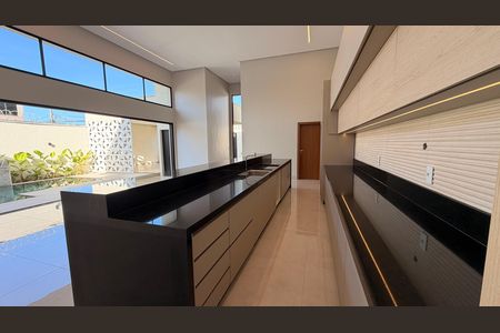 Casa à venda com 248m², 4 quartos e 4 vagas Casa à venda com 248m², 4 quartos e 4 vagasCozinha