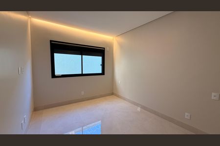Casa à venda com 248m², 4 quartos e 4 vagas Casa à venda com 248m², 4 quartos e 4 vagasSuíte 4