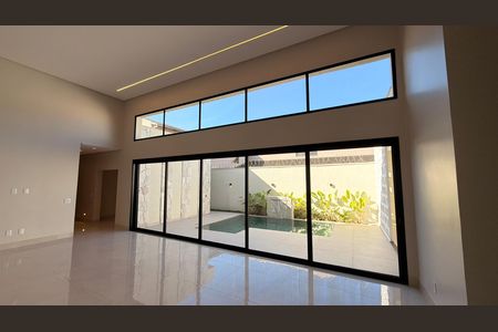 Casa à venda com 248m², 4 quartos e 4 vagas Casa à venda com 248m², 4 quartos e 4 vagasSala de Jantar