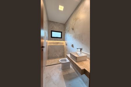 Casa à venda com 248m², 4 quartos e 4 vagas Casa à venda com 248m², 4 quartos e 4 vagasBanheiro da Suíte 2