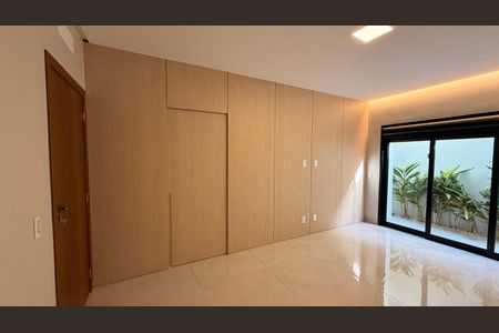 Casa à venda com 248m², 4 quartos e 4 vagas Casa à venda com 248m², 4 quartos e 4 vagasSuíte 1