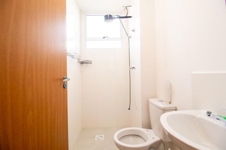 Banheiro Social de apartamento para alugar com 2 quartos, 38m² em Umbara, Curitiba