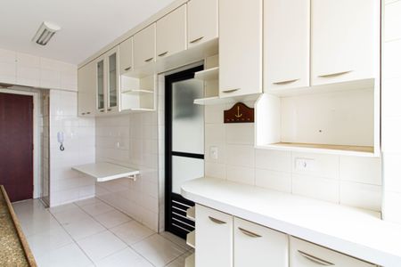 Apartamento para alugar com 130m², 3 quartos e 3 vagas Apartamento para alugar com 130m², 3 quartos e 3 vagasCozinha