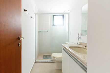 Apartamento para alugar com 130m², 3 quartos e 3 vagas Apartamento para alugar com 130m², 3 quartos e 3 vagasBanheiro da Suíte 3