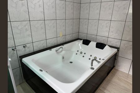Casa de condomínio para alugar com 280m², 3 quartos e 3 vagasBanheiro da Suíte