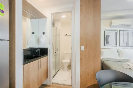 Banheiro de kitnet/studio à venda com 1 quarto, 27m² em Pinheiros, São Paulo