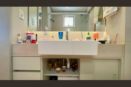 Apartamento à venda com 93m², 3 quartos e 2 vagas Apartamento à venda com 93m², 3 quartos e 2 vagasBanheiro da Suíte
