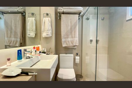 Apartamento à venda com 93m², 3 quartos e 2 vagas Apartamento à venda com 93m², 3 quartos e 2 vagasBanheiro da Suíte