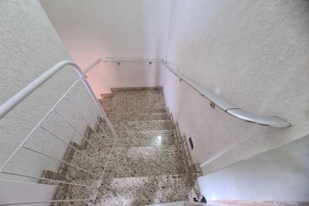 Escada area de serviço de casa à venda com 4 quartos, 135m² em Chácara Belenzinho, São Paulo