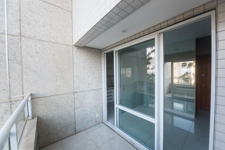 Apartamento à venda com 77m², 2 quartos e 2 vagas Apartamento à venda com 77m², 2 quartos e 2 vagasVaranda da Sala