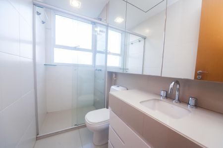 Apartamento à venda com 77m², 2 quartos e 2 vagas Apartamento à venda com 77m², 2 quartos e 2 vagasBanheiro suite 2