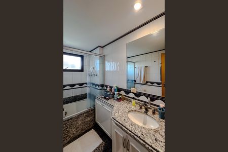 Apartamento à venda com 396m², 4 quartos e 5 vagas Apartamento à venda com 396m², 4 quartos e 5 vagasBanheiro da Suíte 3