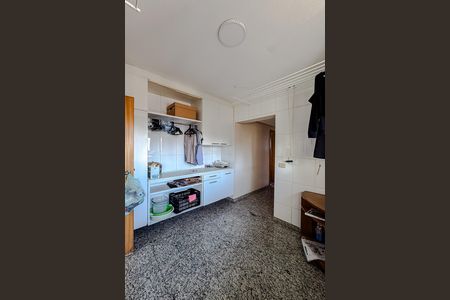 Apartamento à venda com 396m², 4 quartos e 5 vagas Apartamento à venda com 396m², 4 quartos e 5 vagasÁrea de Serviço