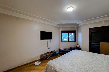 Apartamento à venda com 396m², 4 quartos e 5 vagas Apartamento à venda com 396m², 4 quartos e 5 vagasQuarto 1 - Suíte