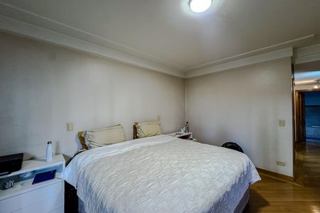 Apartamento à venda com 396m², 4 quartos e 5 vagas Apartamento à venda com 396m², 4 quartos e 5 vagasQuarto 1 - Suíte
