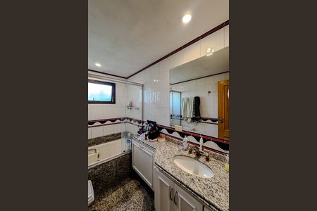 Apartamento à venda com 396m², 4 quartos e 5 vagas Apartamento à venda com 396m², 4 quartos e 5 vagasBanheiro da Suíte 4