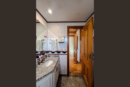 Apartamento à venda com 396m², 4 quartos e 5 vagas Apartamento à venda com 396m², 4 quartos e 5 vagasBanheiro da Suíte 4