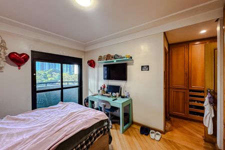 Apartamento à venda com 396m², 4 quartos e 5 vagas Apartamento à venda com 396m², 4 quartos e 5 vagasQuarto 4 - Suíte