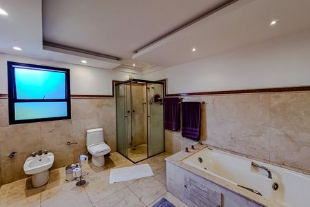 Apartamento à venda com 396m², 4 quartos e 5 vagas Apartamento à venda com 396m², 4 quartos e 5 vagasBanheiro da Suíte