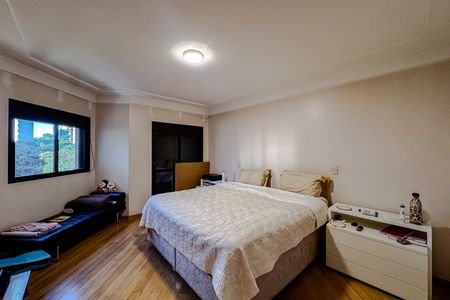 Apartamento à venda com 396m², 4 quartos e 5 vagas Apartamento à venda com 396m², 4 quartos e 5 vagasQuarto 1 - Suíte