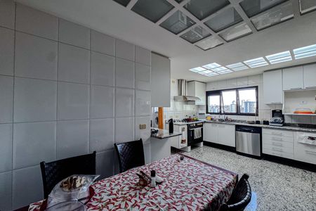 Apartamento à venda com 396m², 4 quartos e 5 vagas Apartamento à venda com 396m², 4 quartos e 5 vagasCozinha
