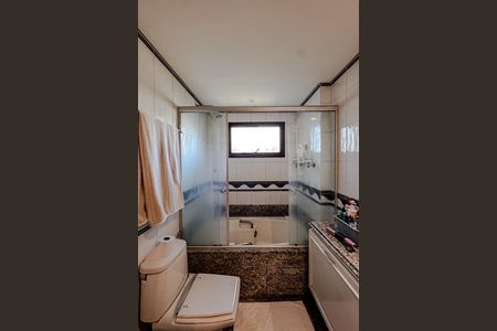Apartamento à venda com 396m², 4 quartos e 5 vagas Apartamento à venda com 396m², 4 quartos e 5 vagasBanheiro da Suíte 3