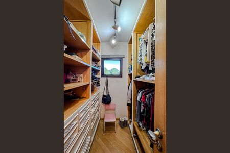 Apartamento à venda com 396m², 4 quartos e 5 vagas Apartamento à venda com 396m², 4 quartos e 5 vagasQuarto 1 - Suíte