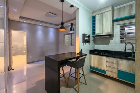 Cozinha de casa para alugar com 2 quartos, 50m² em Jardim Trevo, Praia Grande