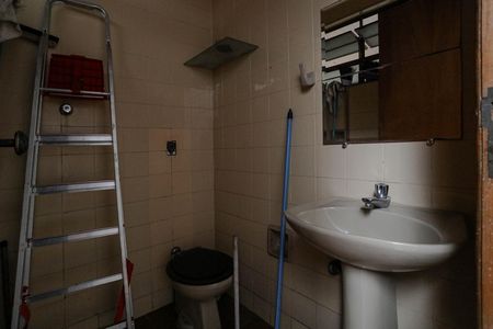 Casa para alugar com 249m², 2 quartos e 2 vagas Casa para alugar com 249m², 2 quartos e 2 vagasBanheiro de Serviço