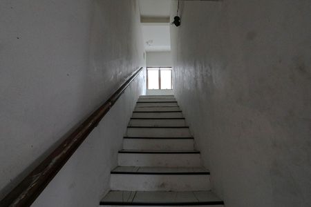 Casa para alugar com 249m², 2 quartos e 2 vagas Casa para alugar com 249m², 2 quartos e 2 vagasEscada