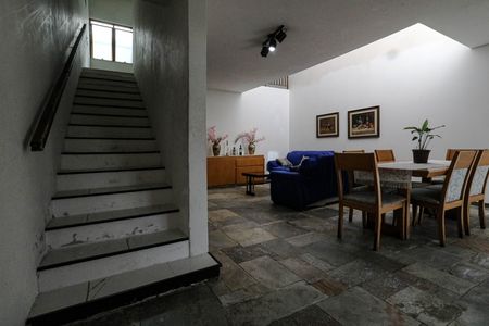 Casa para alugar com 249m², 2 quartos e 2 vagas Casa para alugar com 249m², 2 quartos e 2 vagasSala