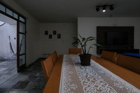 Casa para alugar com 249m², 2 quartos e 2 vagas Casa para alugar com 249m², 2 quartos e 2 vagasSala
