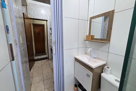 Banheiro de kitnet/studio para alugar com 1 quarto, 35m² em Cidade Ocian, Praia Grande