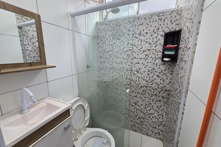 Banheiro de kitnet/studio para alugar com 1 quarto, 35m² em Cidade Ocian, Praia Grande