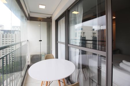 Varanda de kitnet/studio à venda com 1 quarto, 25m² em Indianópolis, São Paulo