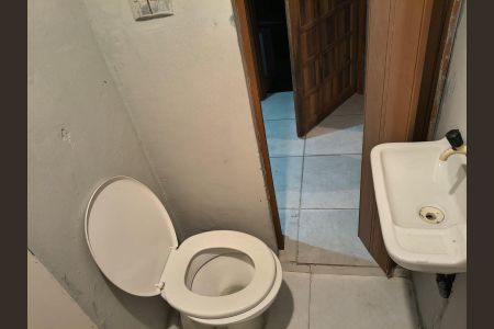 Casa para alugar com 30m², 1 quarto e 1 vaga Casa para alugar com 30m², 1 quarto e 1 vagaBanheiro