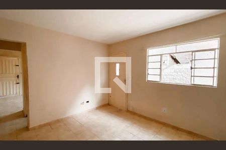 Casa à venda com 240m², 4 quartos e 1 vaga Casa à venda com 240m², 4 quartos e 1 vagaSala