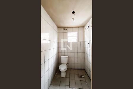 Casa à venda com 240m², 4 quartos e 1 vaga Casa à venda com 240m², 4 quartos e 1 vagaBanheiro